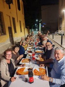 e alla sera la pizzata collettiva
