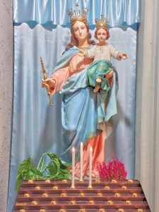 Chiesa del Beato Cardinal Ferrari in via dei Pioppi, statua della Madonna della Luce (di Palermiti)