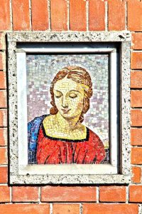 via Fogazzaro 33, mosaico all'ingresso del civico 